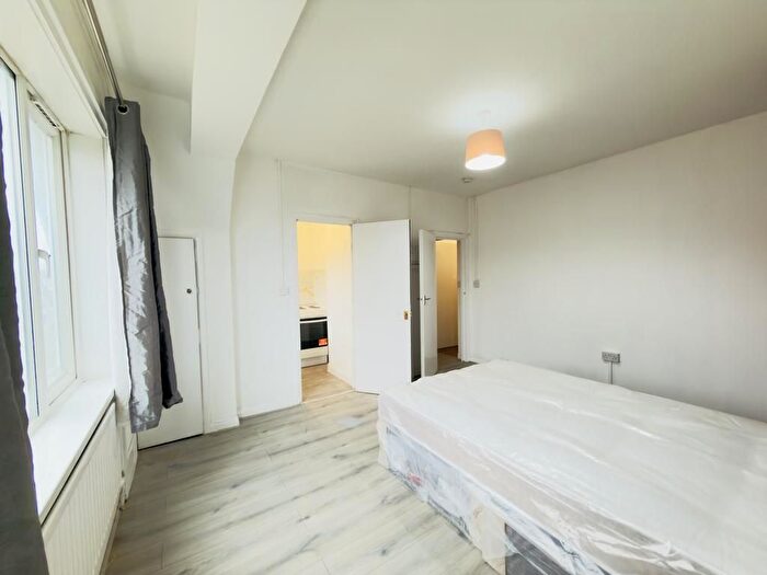 Studio To Rent In Edgehill Road, Mitcham, CR4