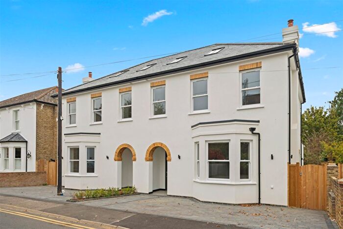 6 Bedroom Semi-detached House For Sale In Clifton Road, Wallington, SM6