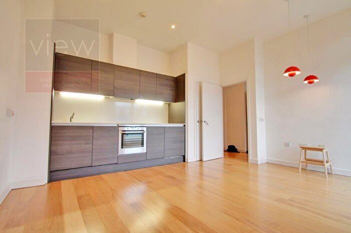 1 Bedroom Flat To Rent In Crampton Street, London, SE17