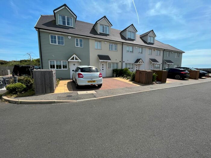 3 Bedroom Town House To Rent In Friars Close, Peacehaven, BN10
