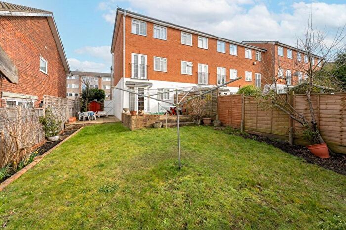 4 Bedroom End Of Terrace House For Sale In St. James Road, Sutton, SM1