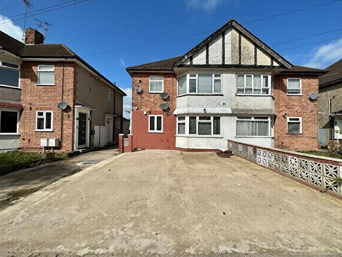 2 Bedroom Maisonette For Sale In Shakespeare Avenue, Hayes, UB4