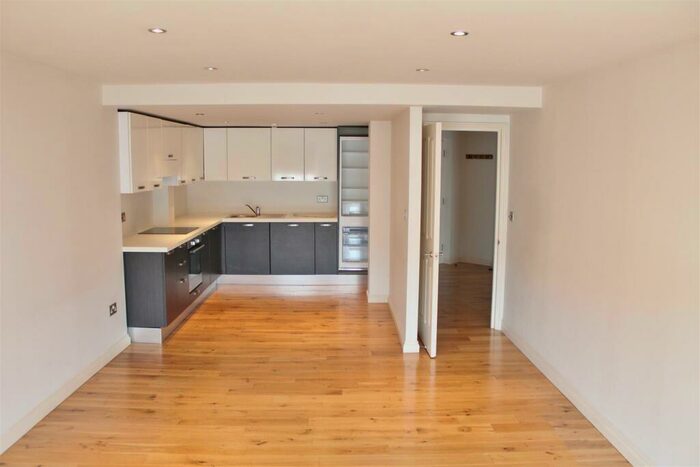 1 Bedroom Flat To Rent In Hill House, Western Road, Hove, BN3