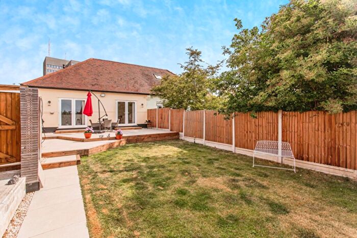 3 Bedroom Bungalow For Sale In Prittlewell Chase, Westcliff-on-Sea, Essex, SS0