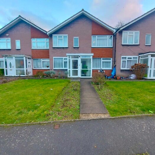 2 Bedroom Maisonette To Rent In Winton Gardens, Edgware, Greater London, HA8