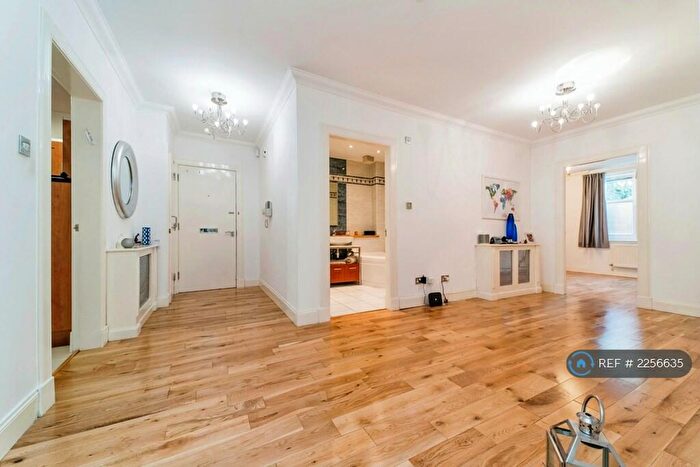 2 Bedroom Flat To Rent In Whitecraigs Court, Giffnock, Glasgow, G46