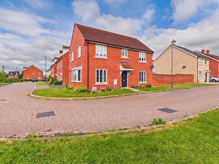 4 Bedroom Detached House For Sale In Kirkes Way, Aylesbury, HP18