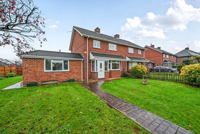 4 Bedroom Semi Detached House For Sale In Johnston Walk, Guildford, GU2