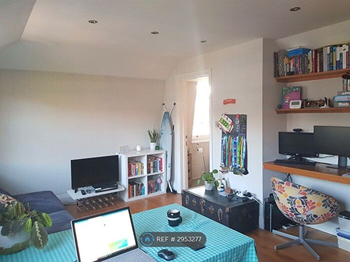 1 Bedroom Flat To Rent In Barnsbury Street, London, N1
