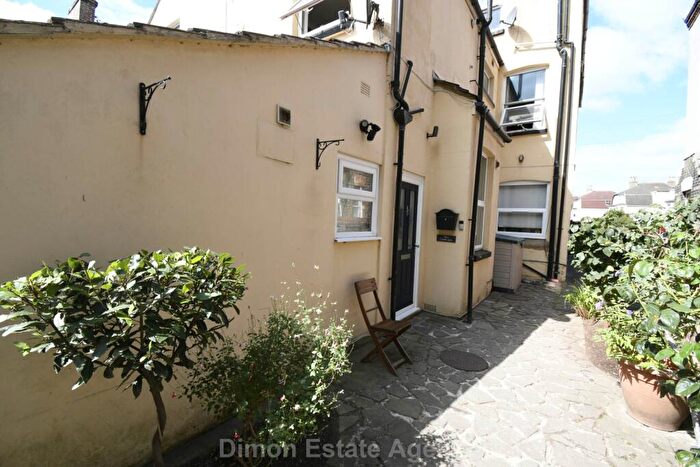 1 Bedroom Flat For Sale In Linden Grove, Gosport, PO12