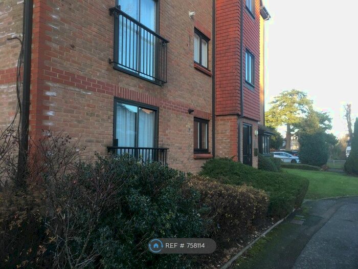 2 Bedroom Flat To Rent In Knole House, Surbiton, KT5