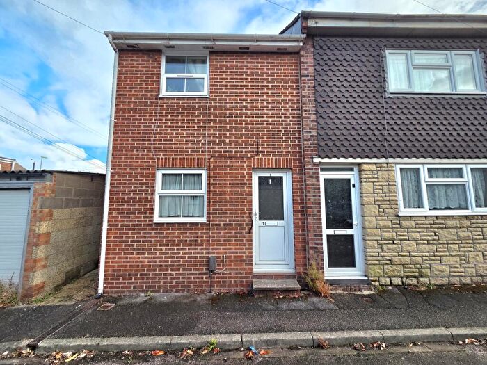 2 Bedroom House To Rent In Reeds Place, Gosport, PO12