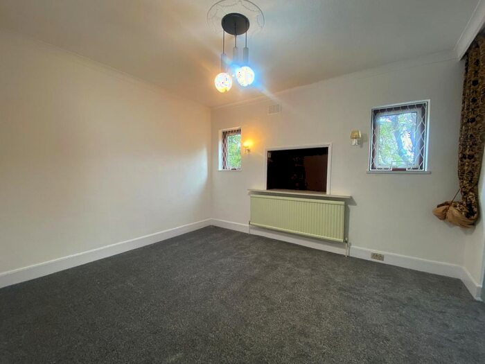 5 Bedroom End Of Terrace House To Rent In Streatham Road, Mitcham, CR4