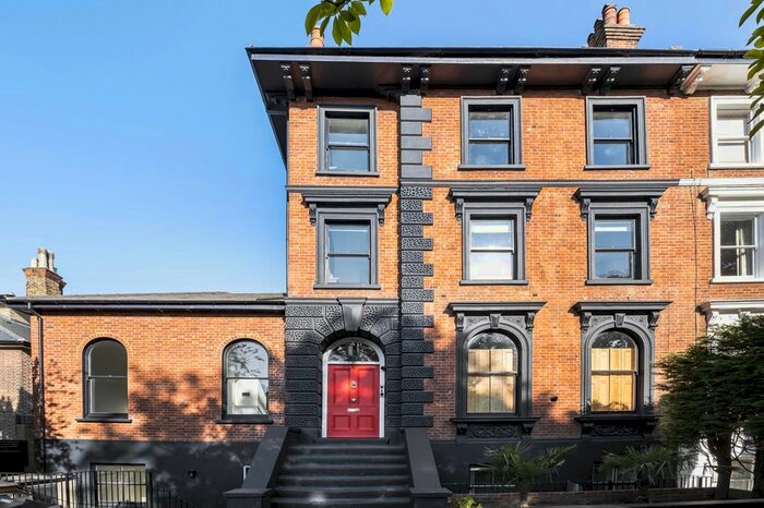 2 Bedroom Flat To Rent In Southend Road, Beckenham, Kent, BR3