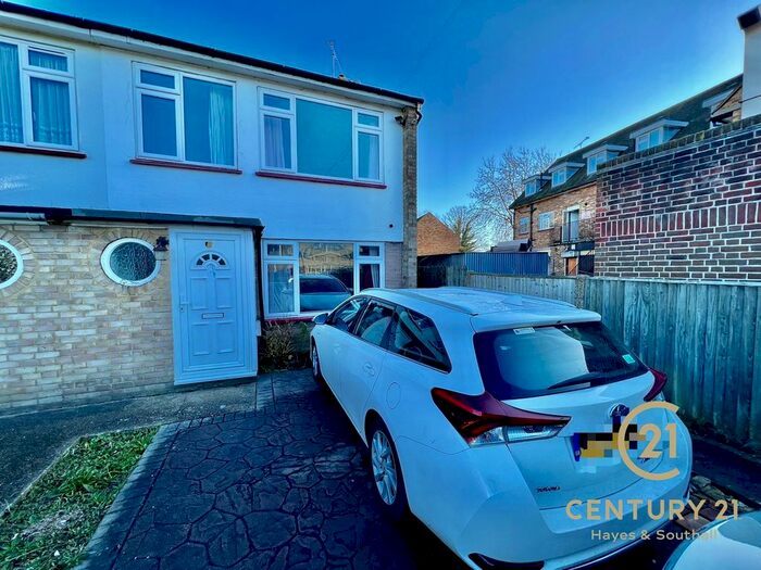 3 Bedroom Terraced House To Rent In Singret Place, High Street, Cowley, Uxbridge UB8