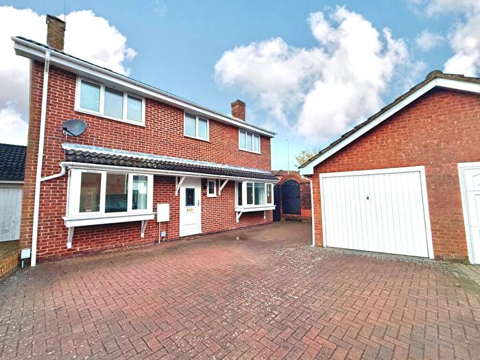 4 Bedroom Detached House For Sale In Mildmay Close, Grange Park, Swindon, SN5