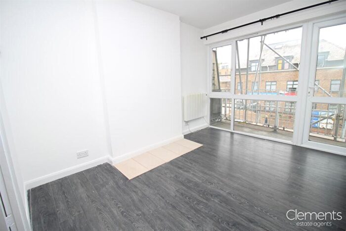 Apartment To Rent In Marlowes, Hemel Hempstead, HP1