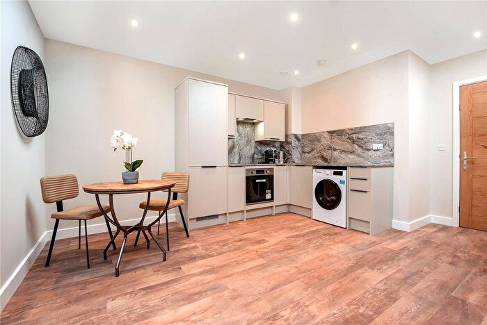 1 Bedroom Flat To Rent In Burleys Way, Leicester, LE1