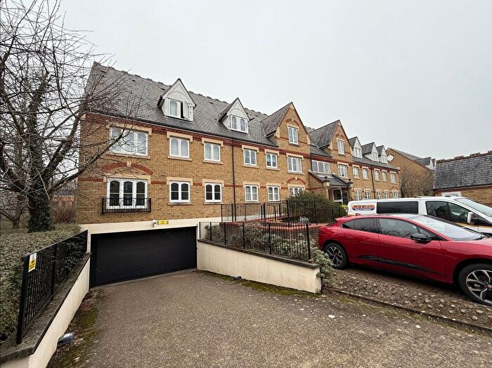 2 Bedroom Flat To Rent In Exeter Close, Watford, WD24
