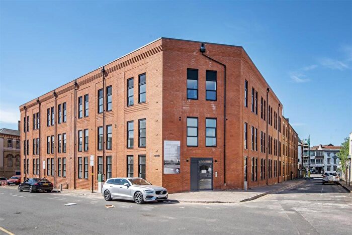 2 Bedroom Apartment To Rent In The Hallmark Birmingham, Bond Street, B19