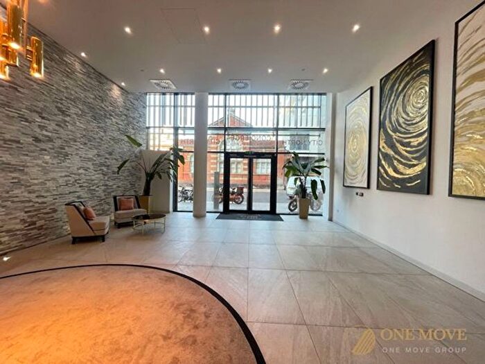 2 Bedroom Flat For Sale In City North Place, Carriage House, N4