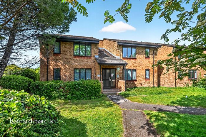 Studio For Sale In Cheltenham Close, New Malden, KT3
