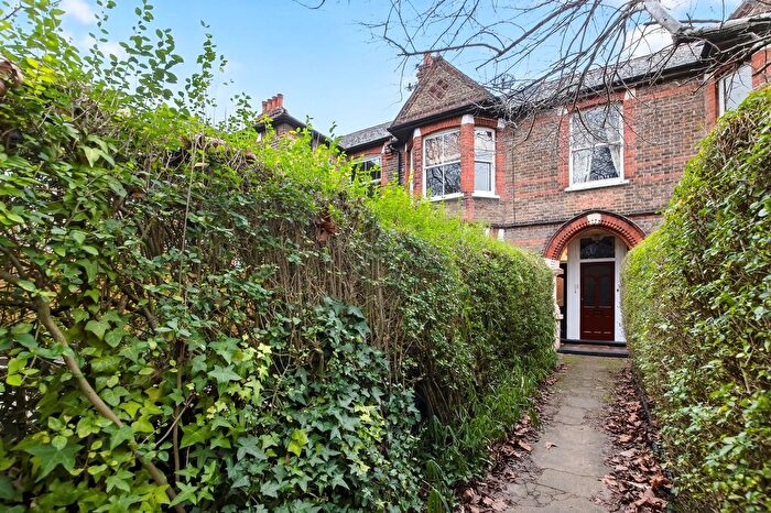 2 Bedroom Maisonette For Sale In Newton Avenue, London, W3