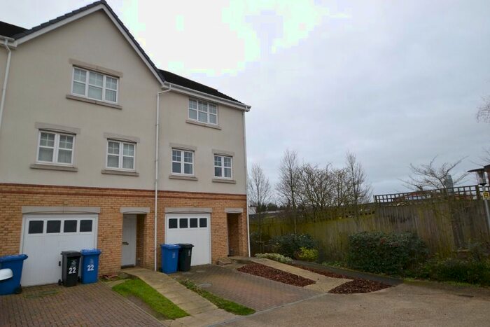 4 Bedroom Semi-Detached House To Rent In Kingsquater, Maidenhead, SL6