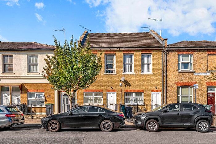 3 Bedroom Flat To Rent In Finsbury Road, London, N22