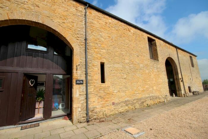 4 Bedroom Barn Conversion To Rent In Batemoor Barns, Montacute, TA15
