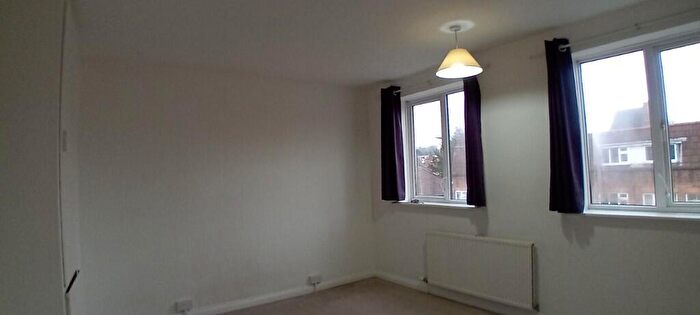 2 Bedroom Flat For Sale In Church Hill Road, Barnet, North London, EN4