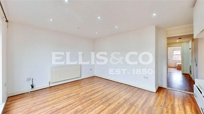 2 Bedroom Flat For Sale In Copland Road, Wembley, HA0