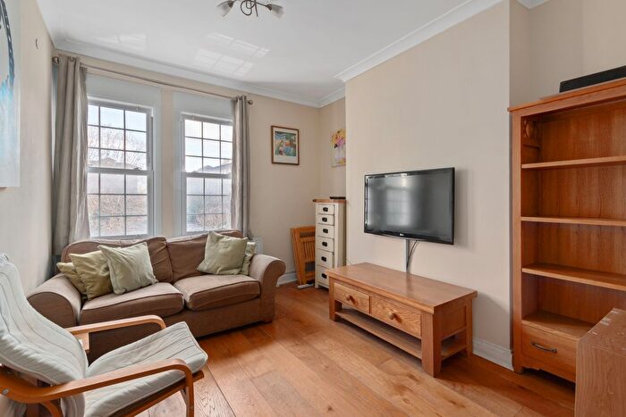 2 Bedroom Flat To Rent In Wandsworth Road, London, SW8