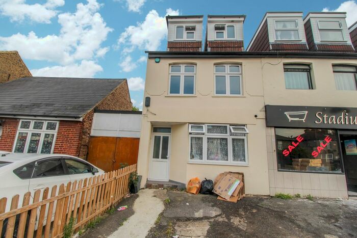 2 Bedroom Flat To Rent In London Road, Romford RM7