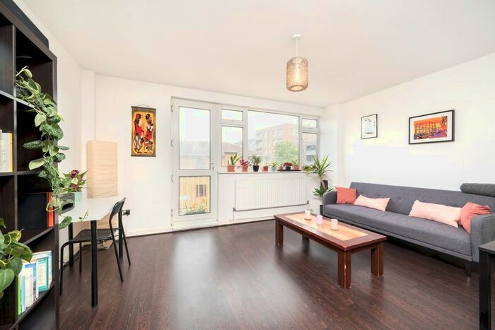 2 Bedroom Flat To Rent In Fellows Court, London, E2