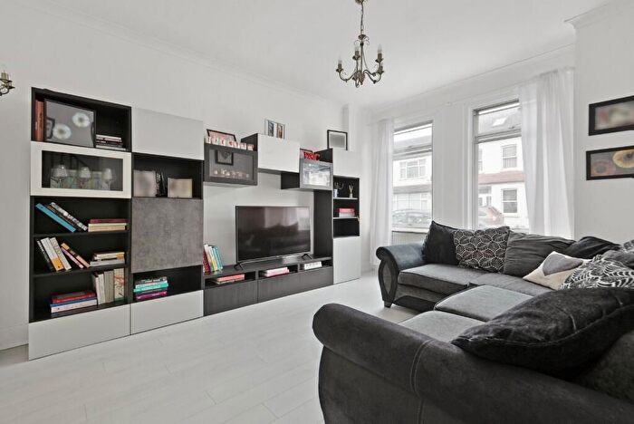 3 Bedroom Terraced House For Sale In Silverleigh Road, Thornton Heath, CR7