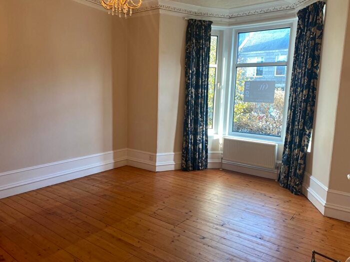3 Bedroom Flat To Rent In Belvidere Crescent, Rosemount, Aberdeen, AB25