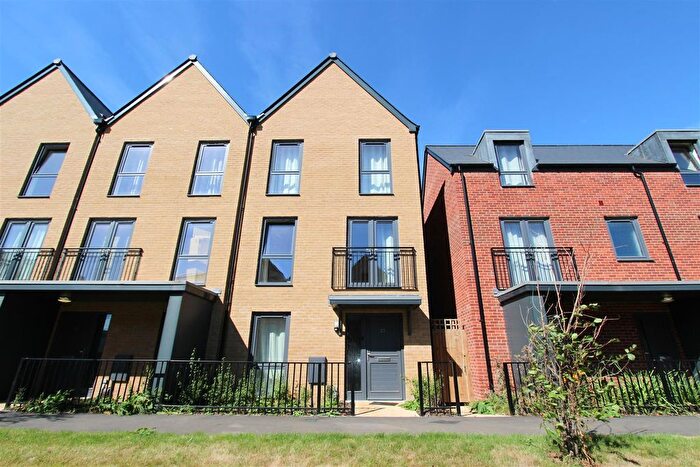 5 Bedroom Town House To Rent In Churchill Road, Uxbridge, UB10