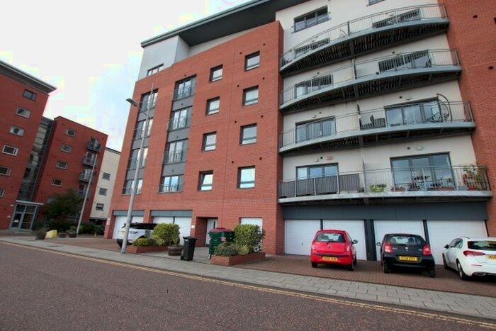 2 Bedroom Flat To Rent In Gourlay Yard, Dundee, DD1