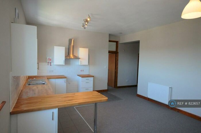 1 Bedroom Flat To Rent In Snape Drive, Oulton, NR32