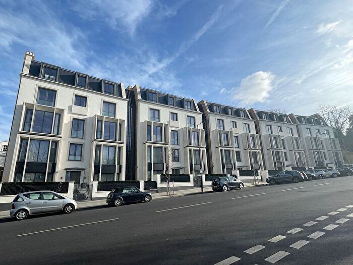 3 Bedroom Flat To Rent In Holland Park, London, W11