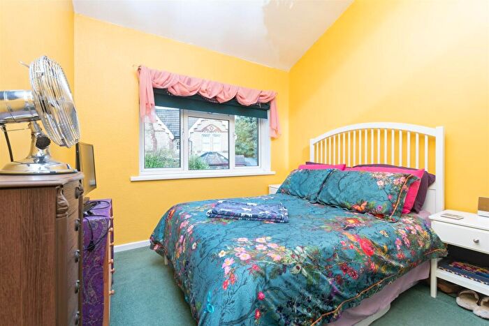 3 Bedroom Terraced House For Sale In Westhill Close, Gravesend, Kent, DA12