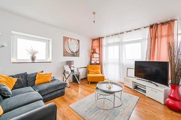 2 Bedroom Flat For Sale In Queensland House, Rymill Street, London, E16