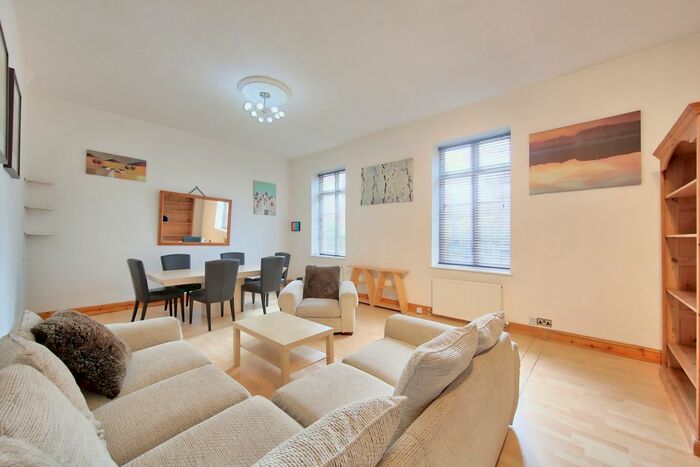 3 Bedroom Flat To Rent In Maida Vale, London, W9
