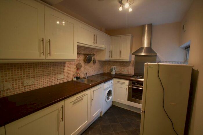 4 Bedroom Semi-Detached House To Rent In Ednaston Road, Nottingham, NG7