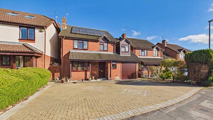 5 Bedroom Detached House To Rent In Frimley, GU16