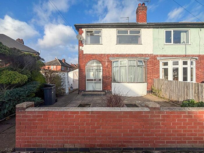 3 Bedroom Semi-Detached House To Rent In Gainsborough Road, Leicester, LE2