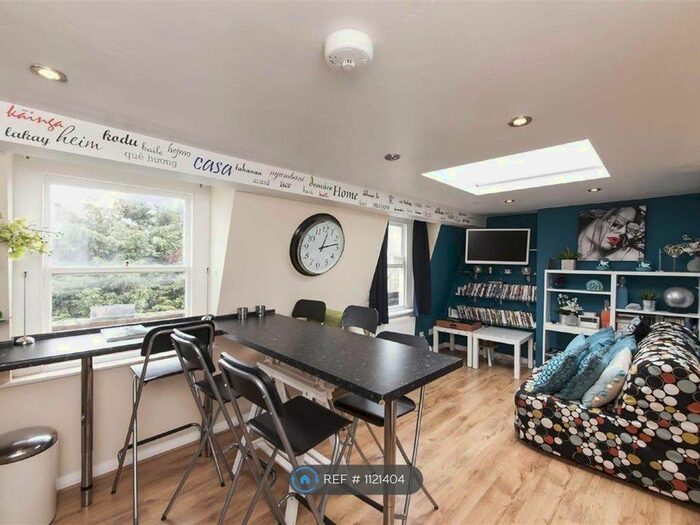 2 Bedroom Flat To Rent In Lanhill Road, London, W9