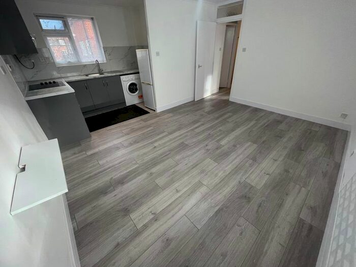 1 Bedroom Flat To Rent In Springwood Crescent, Edgware, HA8