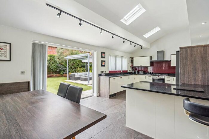 4 Bedroom Detached House For Sale In Beaconsfield Road, Farnham Common, Slough, SL2